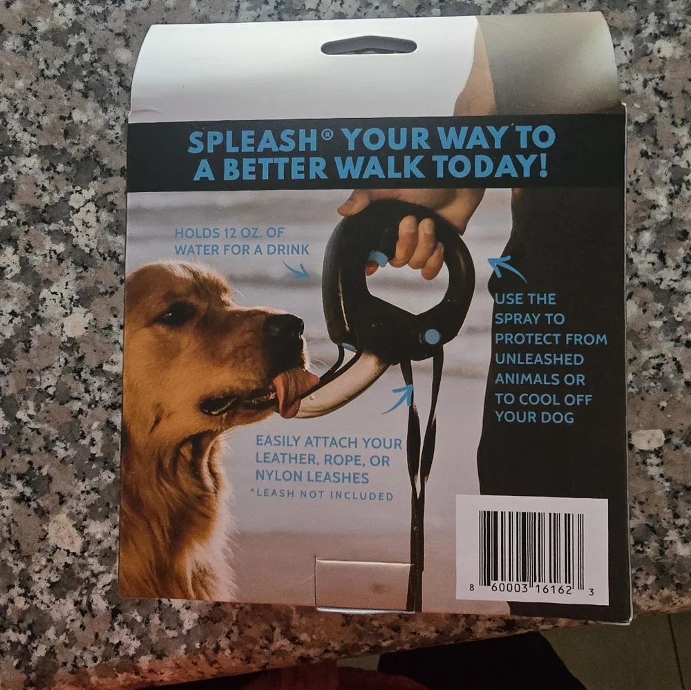 Spleash All-In-One Dog Leash Handle With Water Cup & Spray Brand New In Box